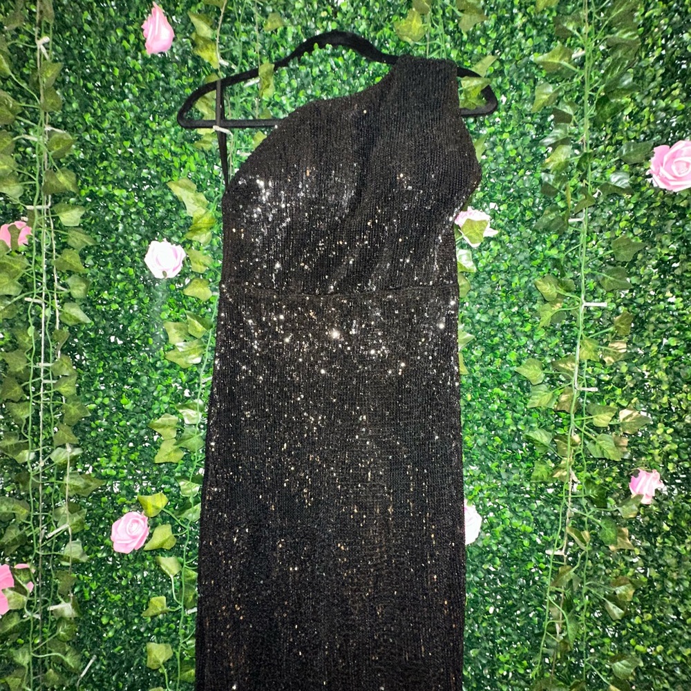 Elegant (Prom) Black Sequin One Shoulder Gown